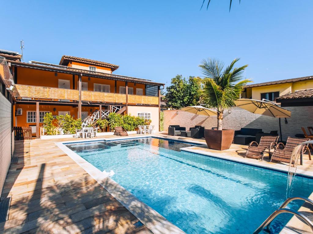 Se está procurando um refúgio tranquilo na paradisíaca Ilhabela/SP, a Velinn Pousada Face Norte é a escolha perfeita para você. Localizada a apenas 1,5 km da Balsa, próxima ao centro comercial, nossa pousada oferece uma experiência única em meio à naturez